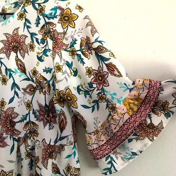 Flowy Floral Top - Picture 5 of 6